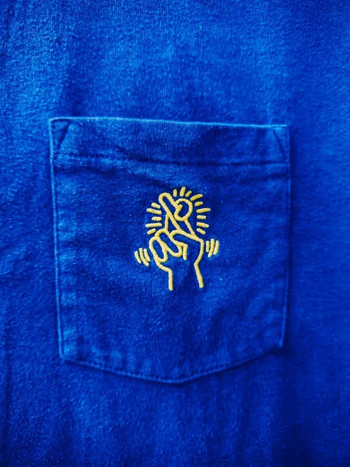 Uniqlo x Keith Haring Pocket T-Shirt Blue Graphic Art Pop Culture Size L gallery