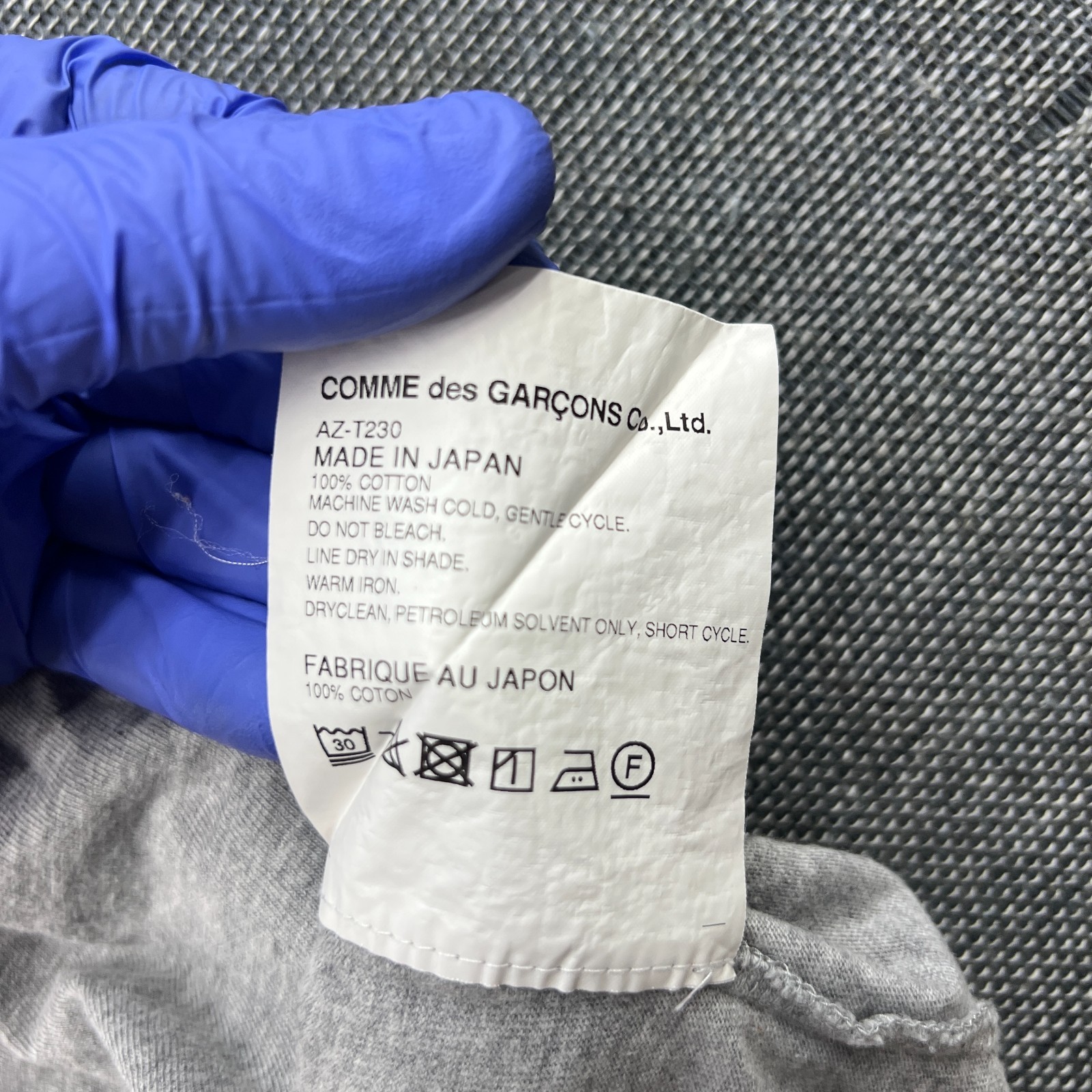 CDG COMME des GARCONS Mens T-Shirt XL Gray Japan Hearth Tee Play gallery