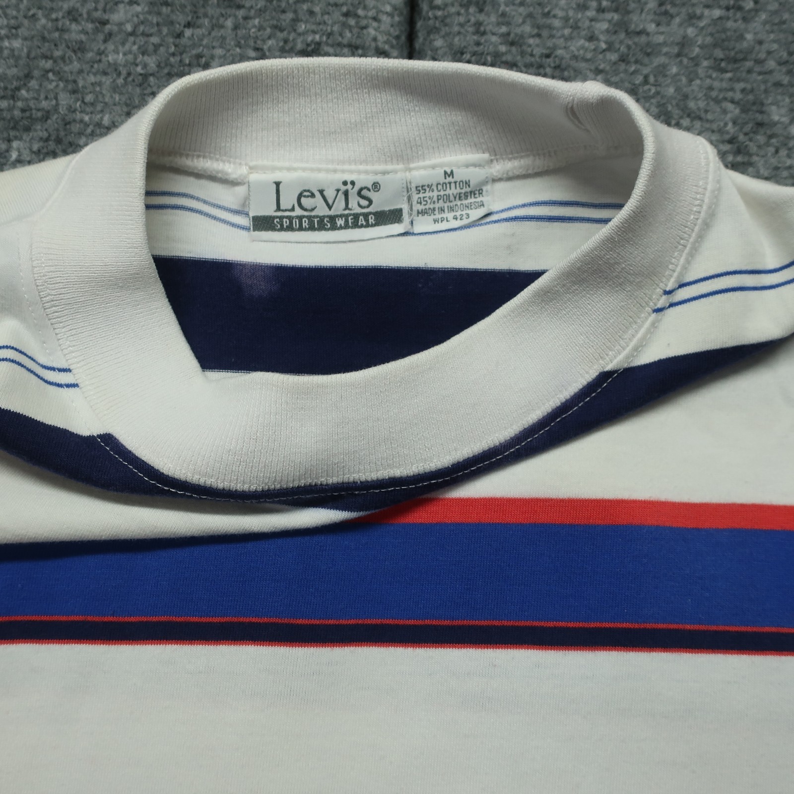 Vintage Levi's Relaxed Fit T-Shirt Mens M White Blue Striped Crew Neck Comfort gallery