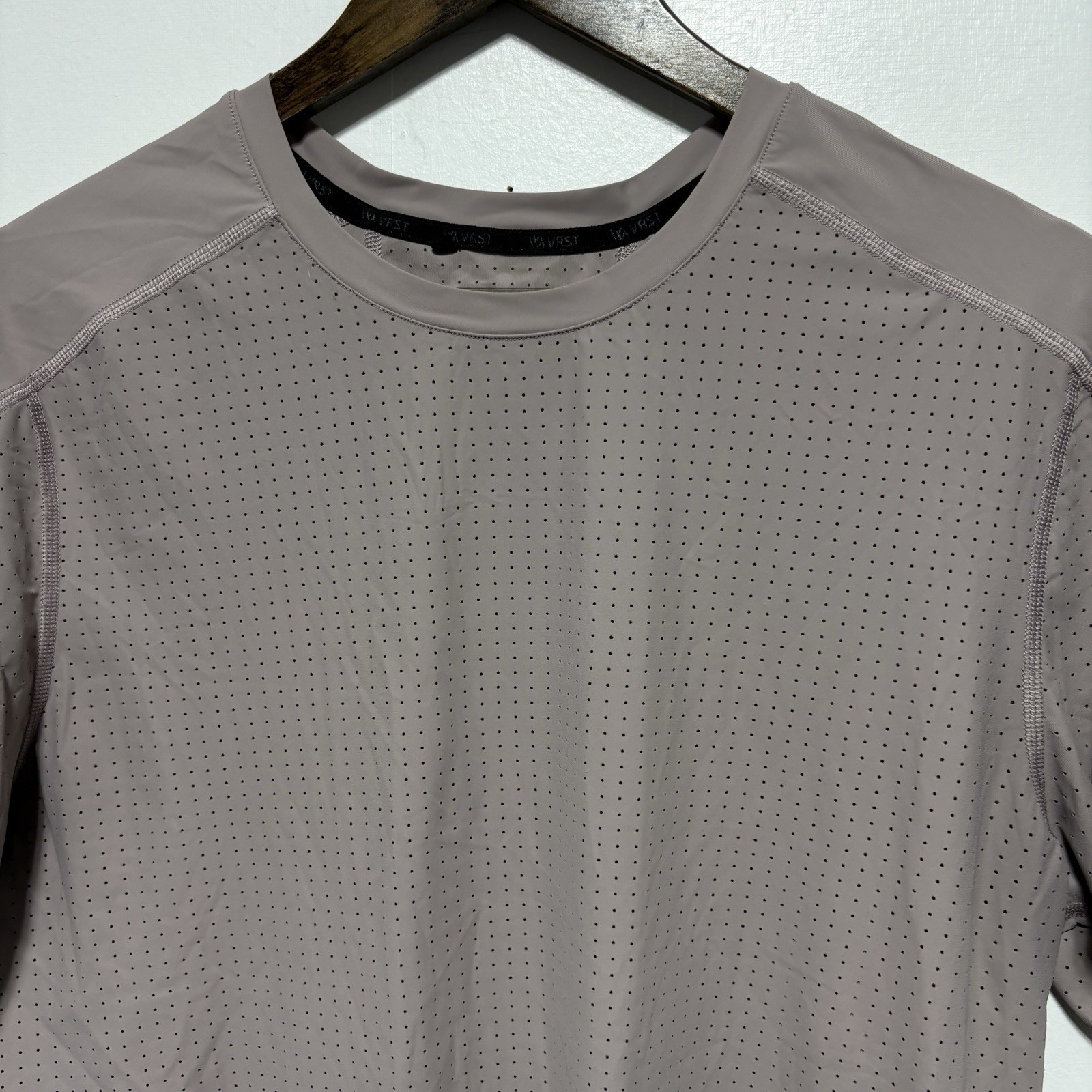 VRST Shirt Mens M Purple Performance Lightweight Breathable Stretch Gym Active gallery