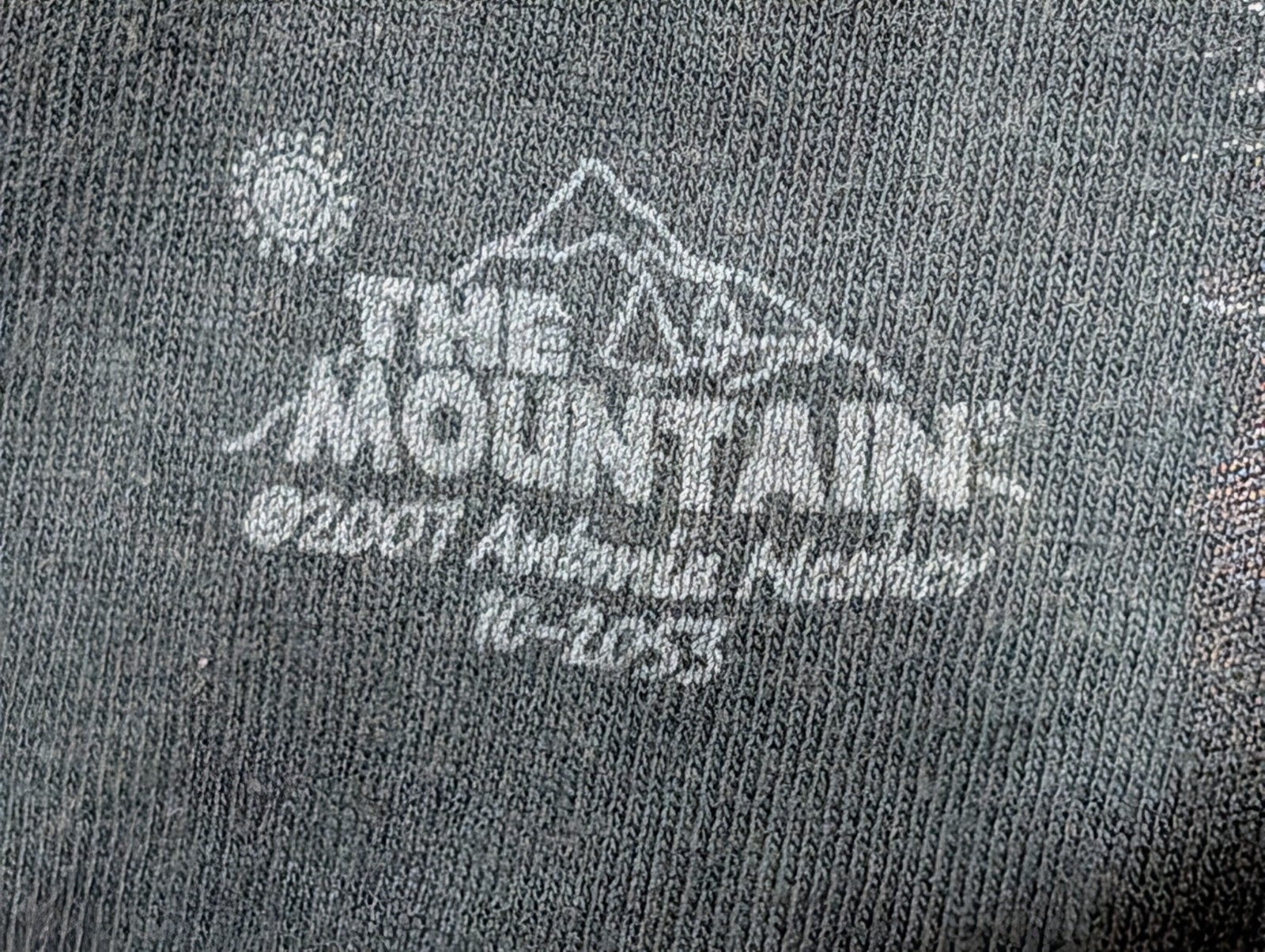 The Mountain Mens T-shirt Green 2007 Tree Wolf Moon Retired Logo XL #6717 gallery