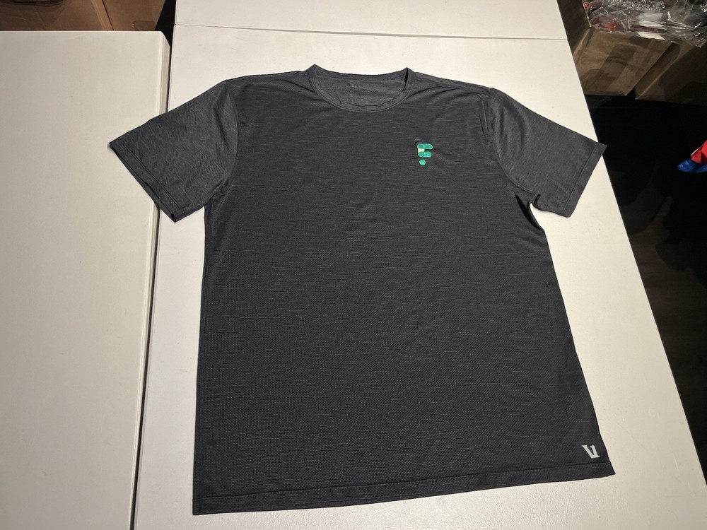 Vuori Shirt Men’s Large Zephyr Tech Tee T Gym Yoga Gray Casual V191 Polyester