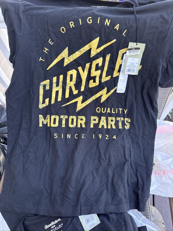 The Original Chrysler Quality Motor Parts Crew Neck T-Shirt Men’s Sz: L NWT A3