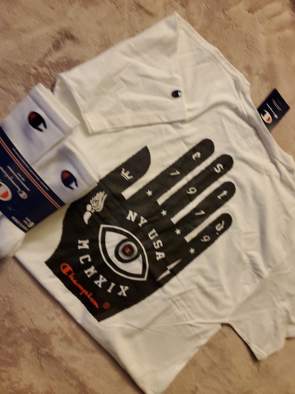 Champion mens grey t shirt with big CHAMPION MCMXIX logo size Large & 6 pack sox