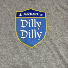 DILLY DILLY Bud Light Beer Shirt Men’s Size XL Medieval Shield Gray Grey Shirt￼