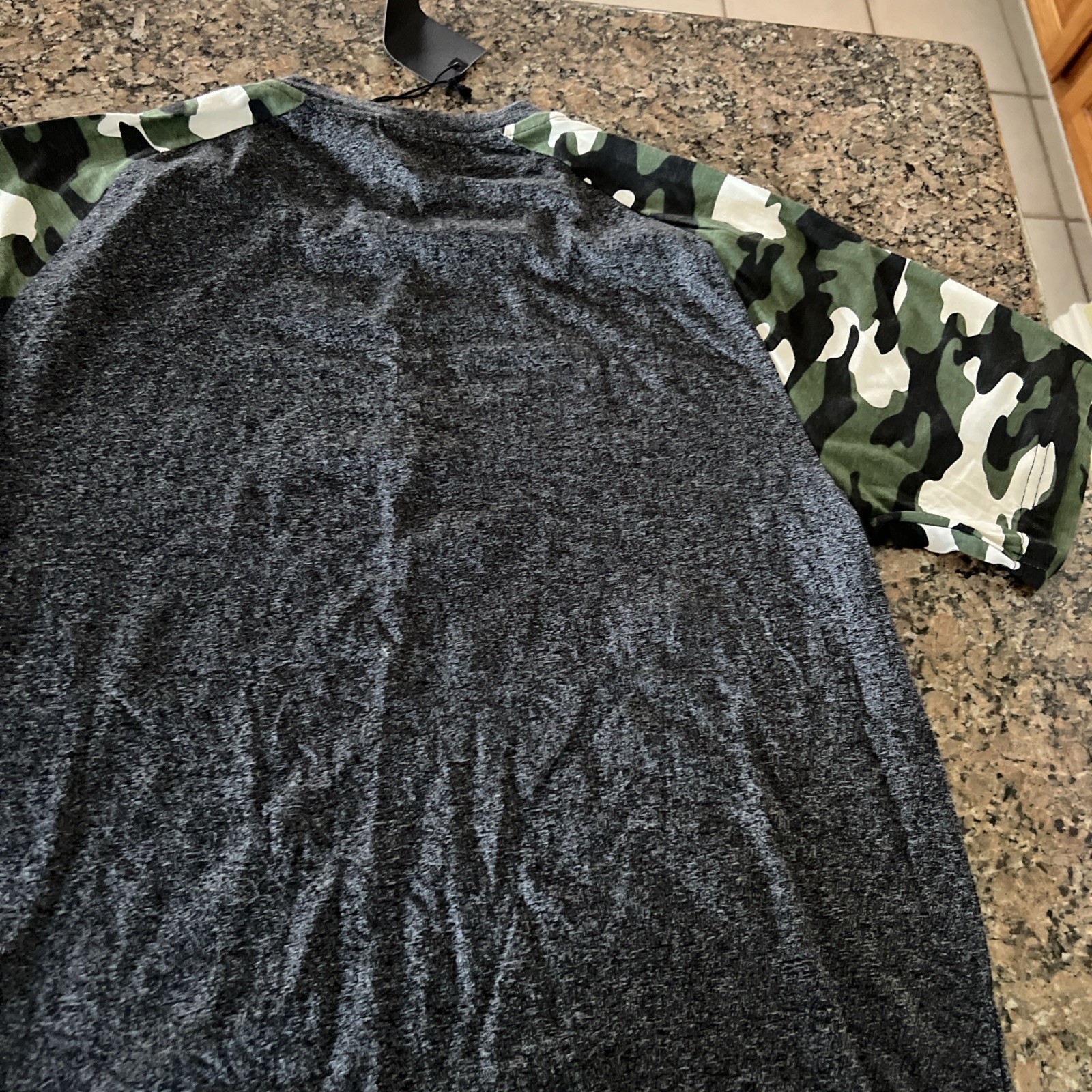 Men’s “LEGENDARY” Graphic T-Shirt – Camo Sleeves – Size XL gallery