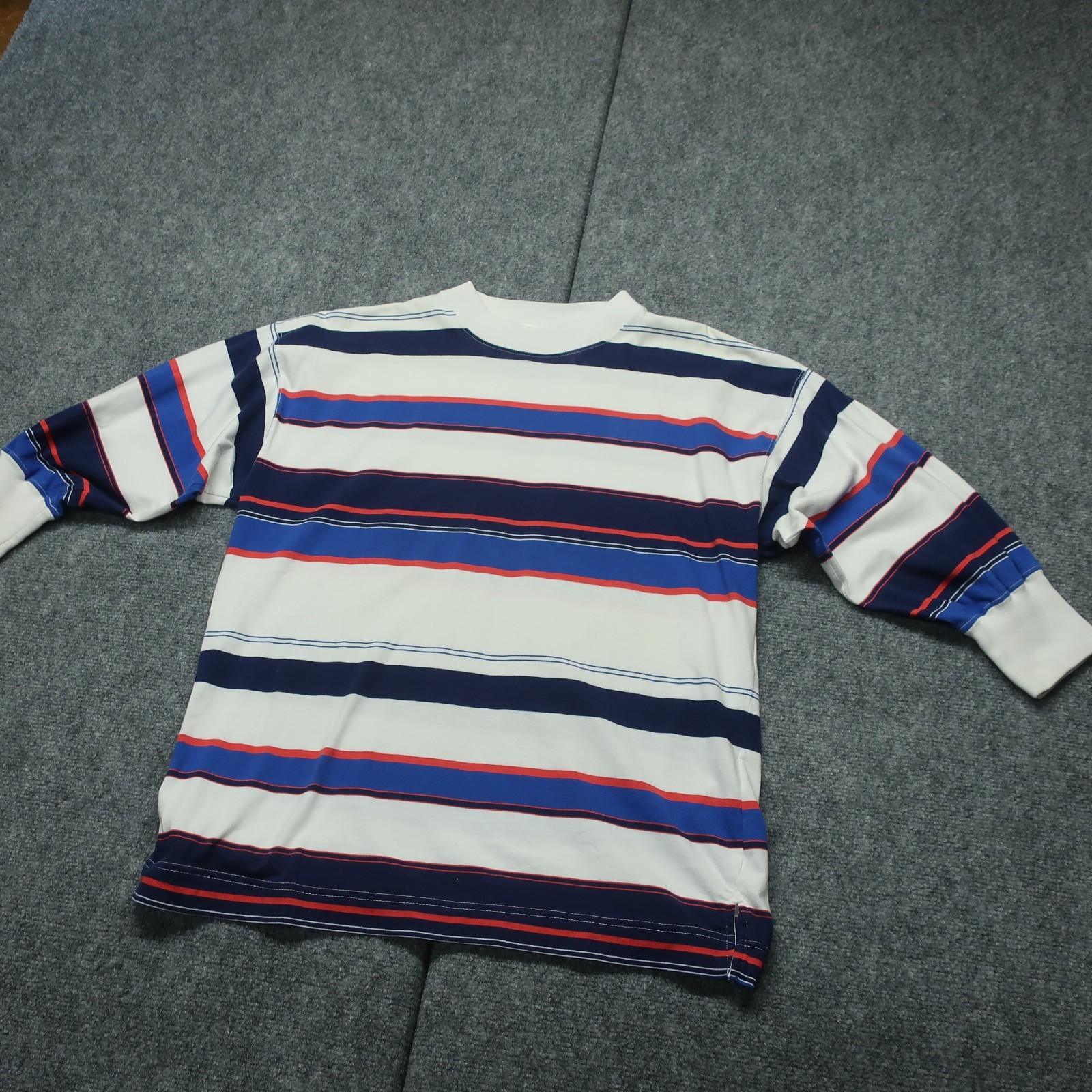 Vintage Levi's Relaxed Fit T-Shirt Mens M White Blue Striped Crew Neck Comfort gallery