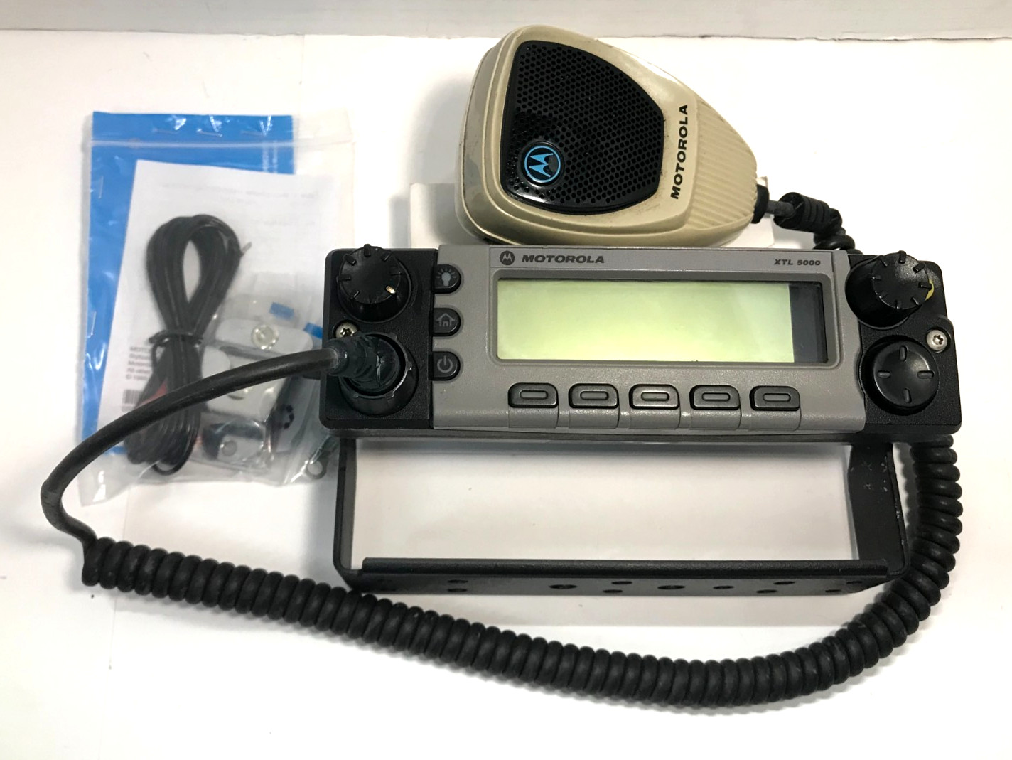 Motorola XTL5000 O5 Control Head with Bracket and HKN1090A Microphone