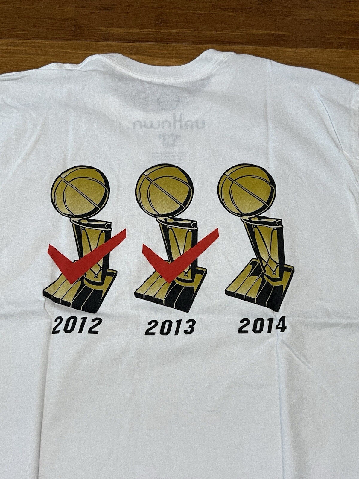 Unknwn 2014 Finals Men’s Shirt sz Medium White Lebron Miami Heat gallery