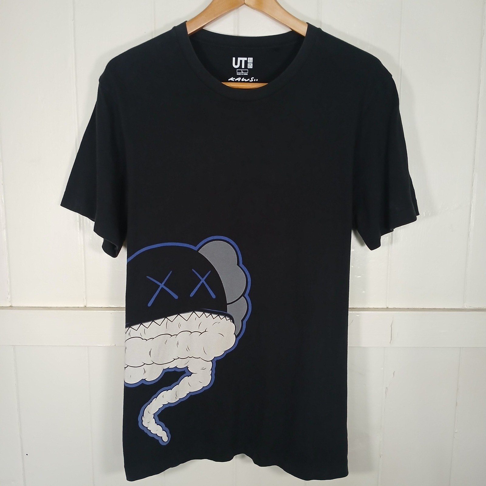 Uniqlo KAWS Graphic Tee Mens L Black Short Sleeve UT Companion T-Shirt 178180 gallery