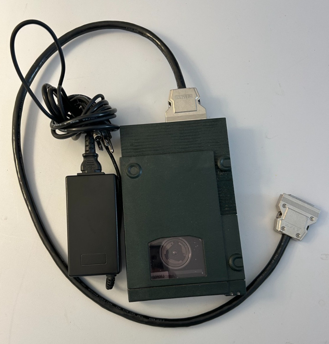 Iomega Jaz V1000S 1 GB SCSI External Drive with Cable & Power Adapter