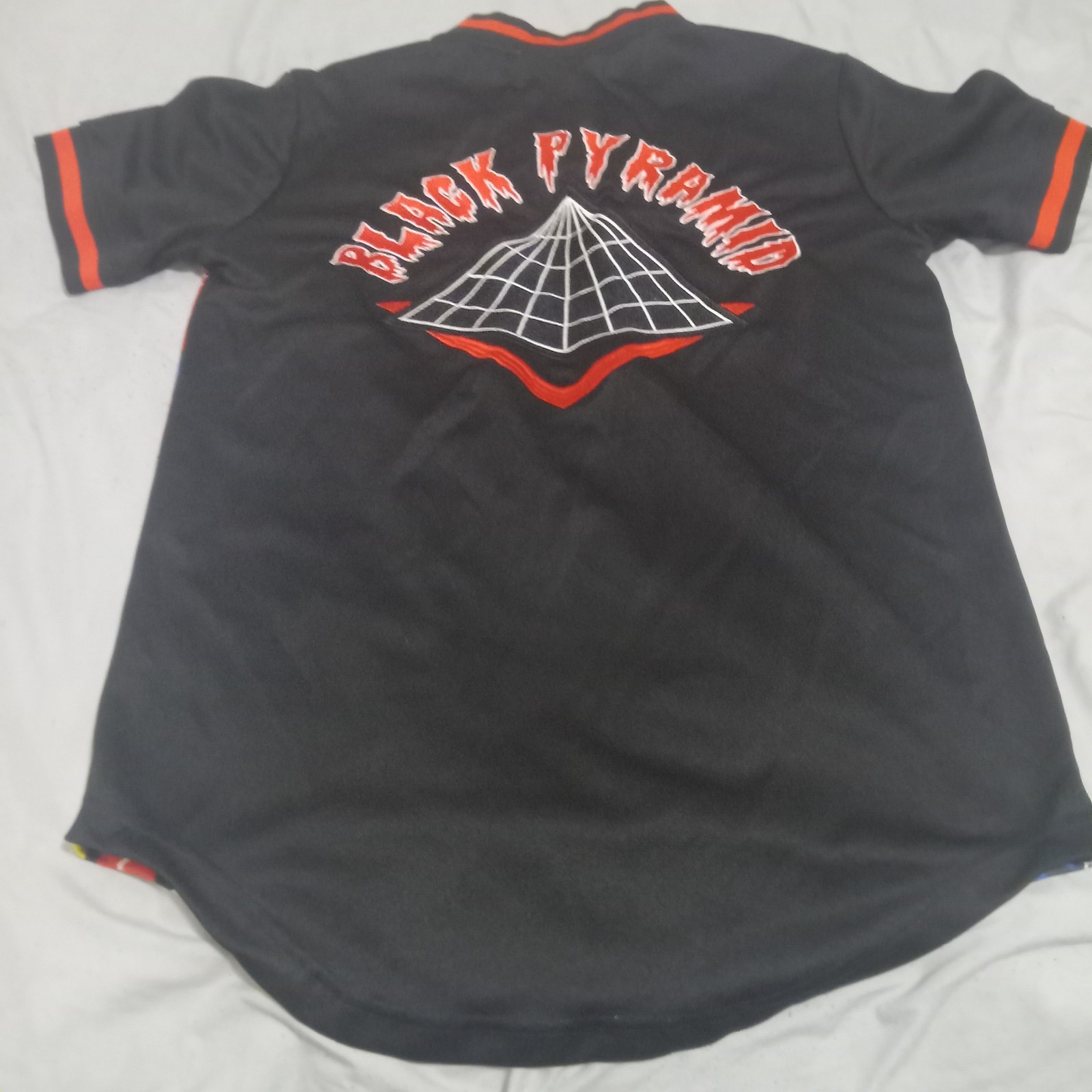 Black Pyramid Size M Short Sleeve Shirt Bold Colorful Graphic Comic Long Length gallery