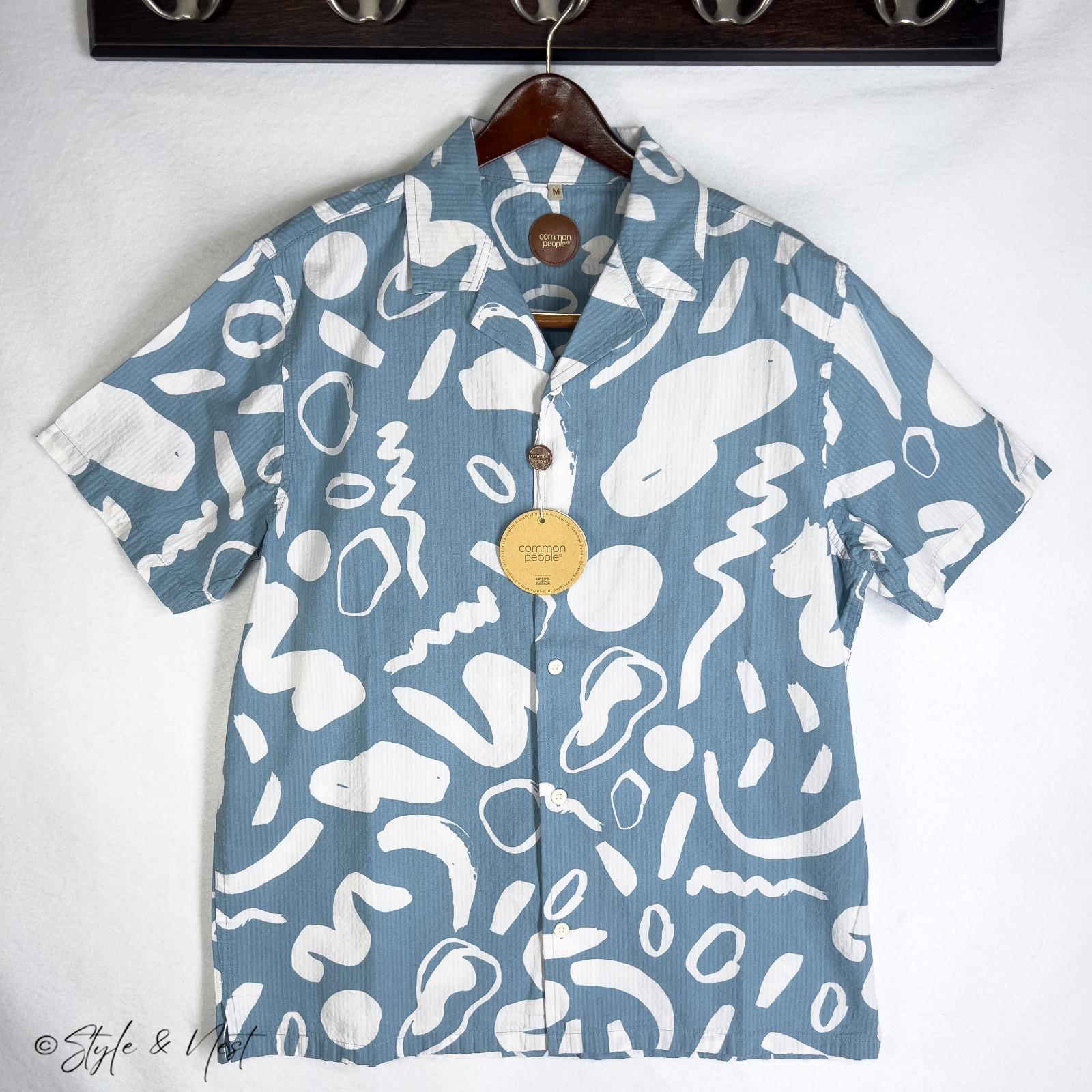 Common People Shirt Mens Medium Blue White Geometric Seersucker Camp Collar gallery