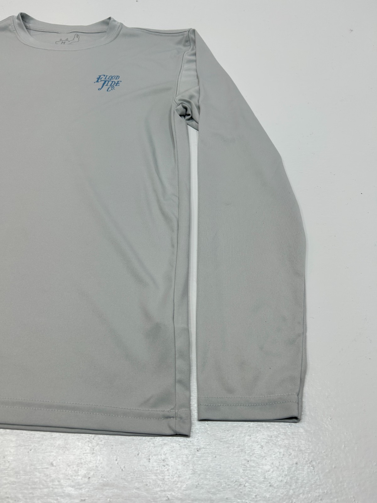 Flood Tide Co Fishing Shirt Skull & Striped Bass Gray Medium Solar UV Protection gallery