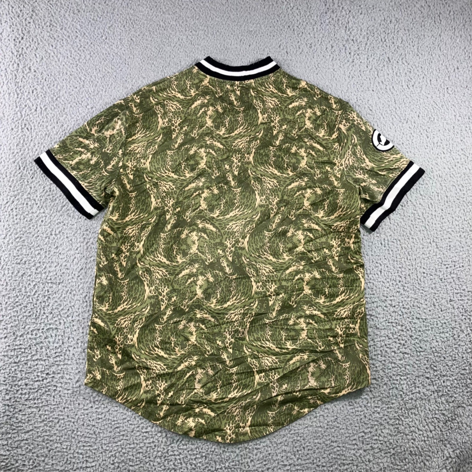 Ecko Unltd Jersey Shirt Men XL Green Camo Tiger Stripe V-Neck Y2K Gorpcore Vtg gallery