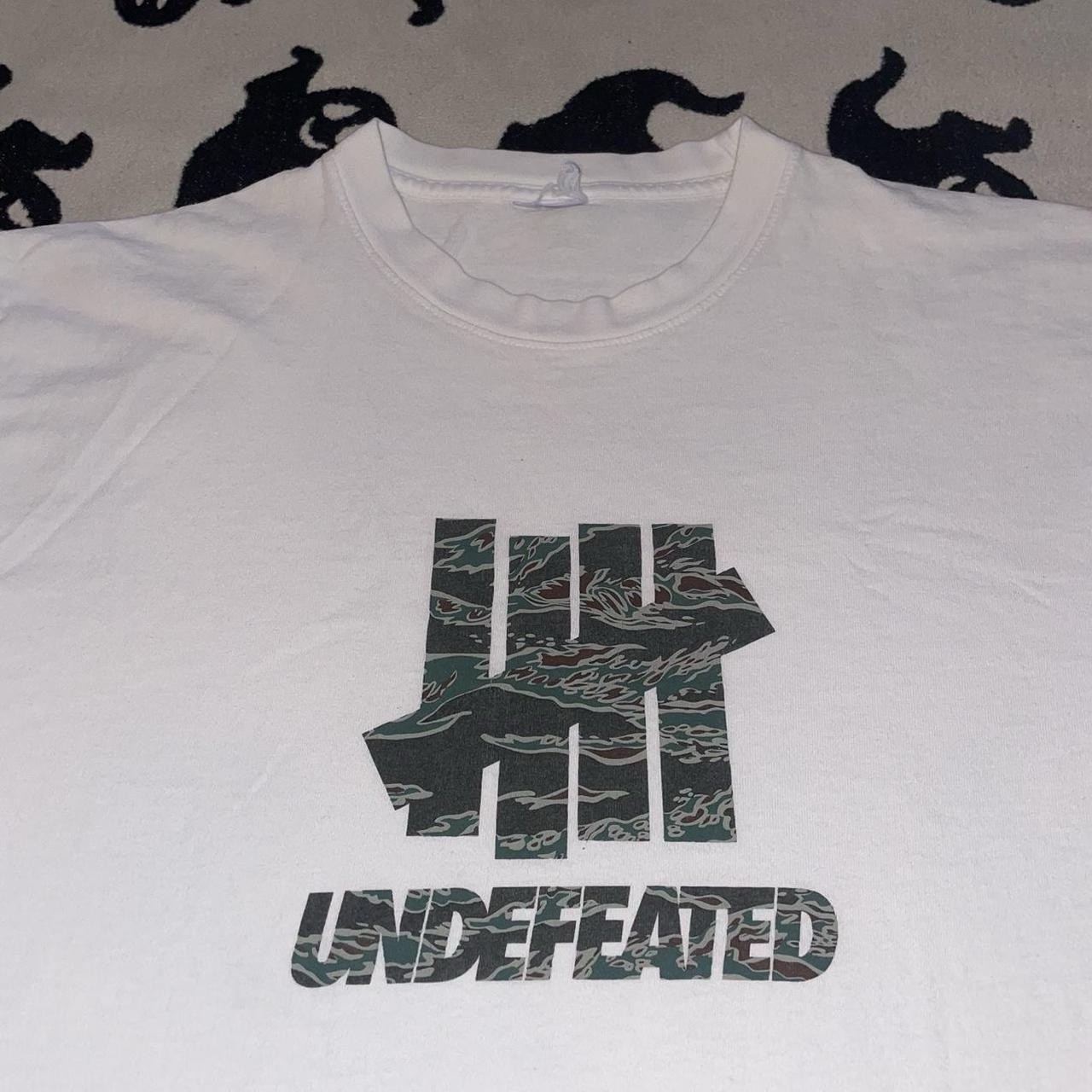 2000s Undefeated White and Camo Shirt Men’s Size Large gallery