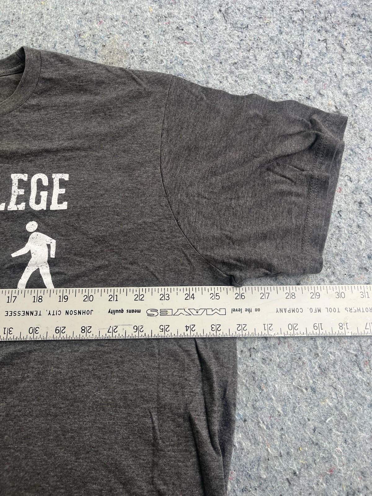 Berry College Everywhere Graphic T-Shirt Gray 2XL Deer Bicycle Hiking gallery