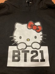 BT21 OFFICIAL HELLO KITTY COLLAB DEADSTOCK 2018 NWT! SIZE MED BLACK