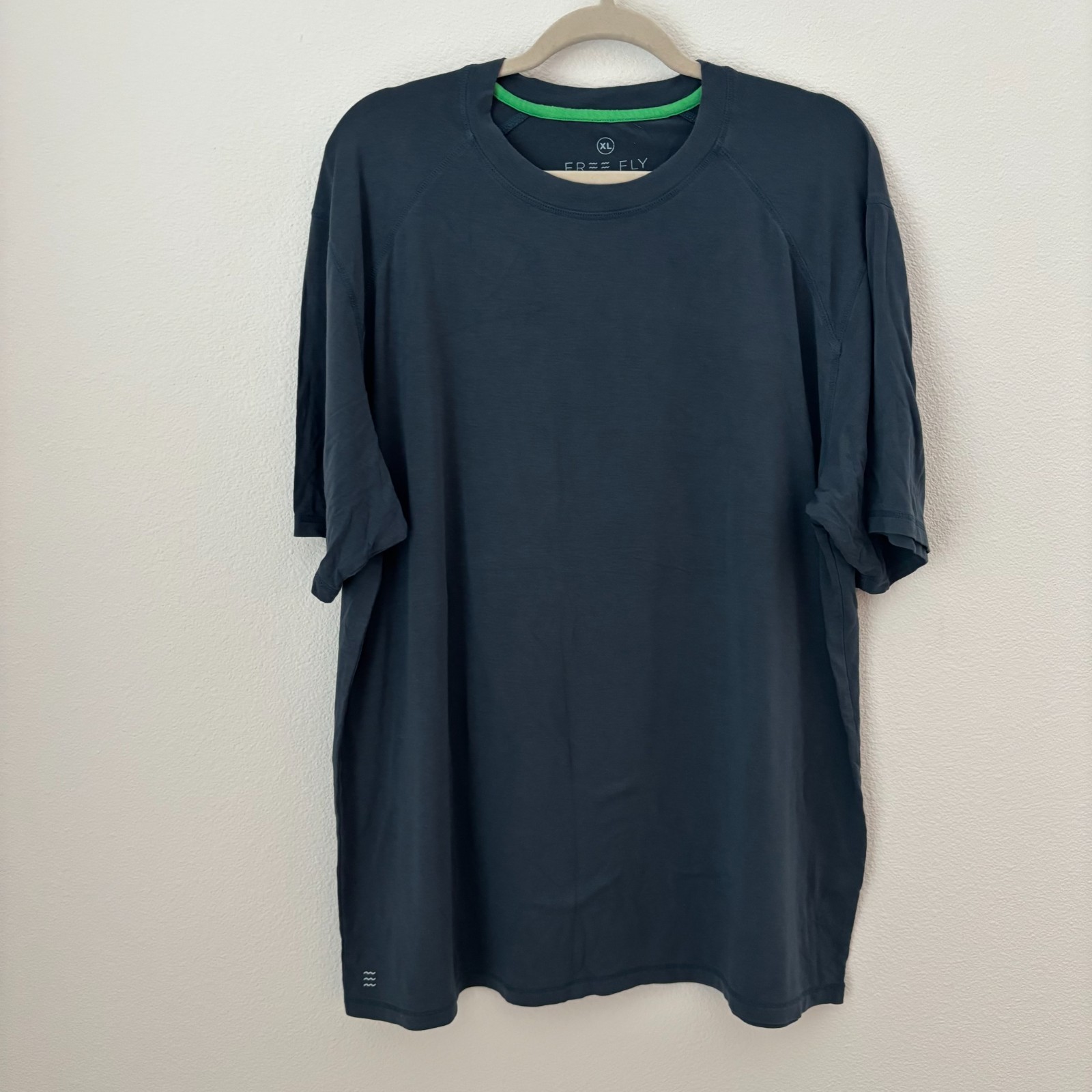Free Fly Shirt Men’s XL Gray Blue Short Sleeve Performance Bamboo Viscose Tee