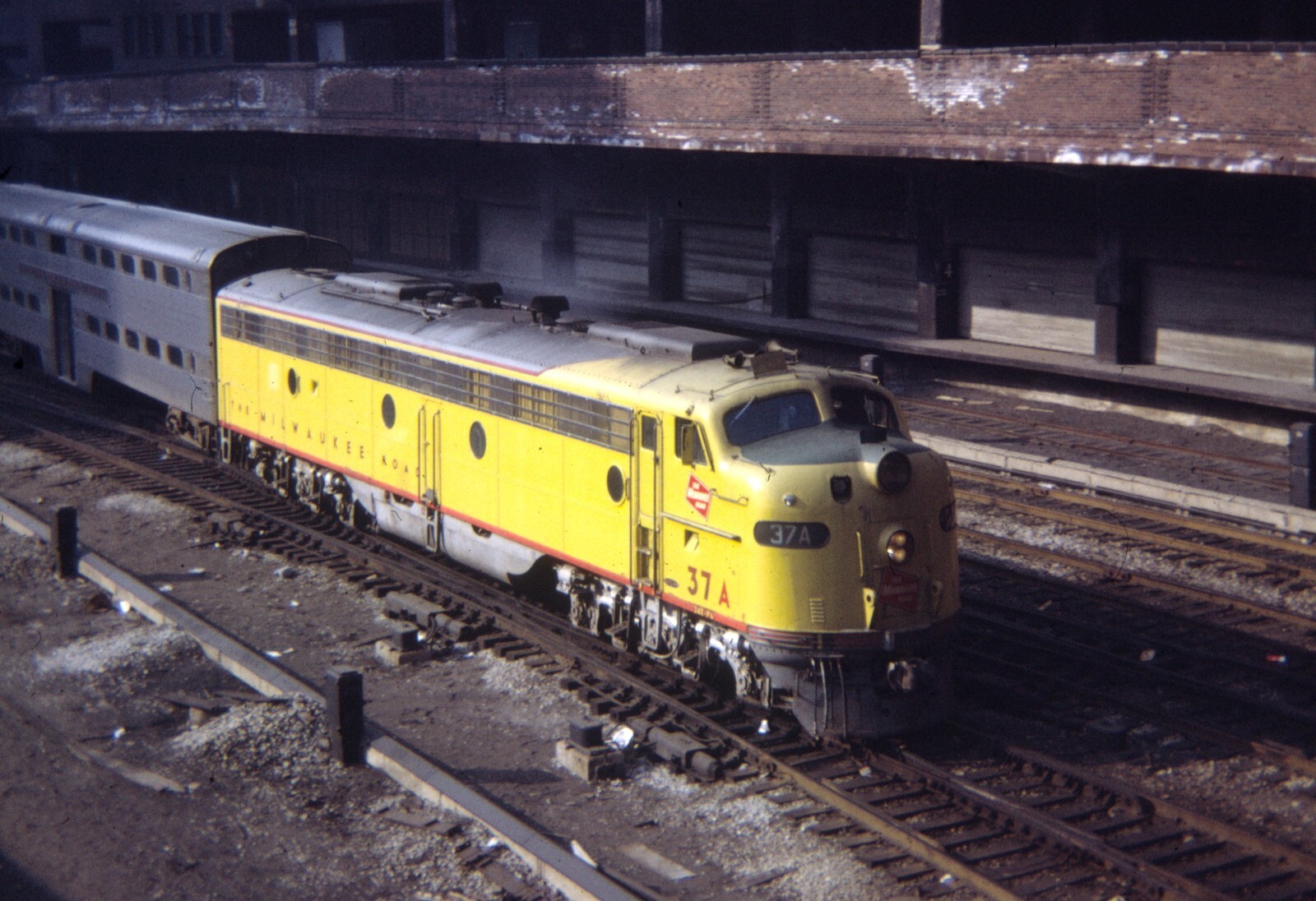 MILW E9 37A with Bi-levels depart Union Station near Randolph Street 5 x 7 Photo