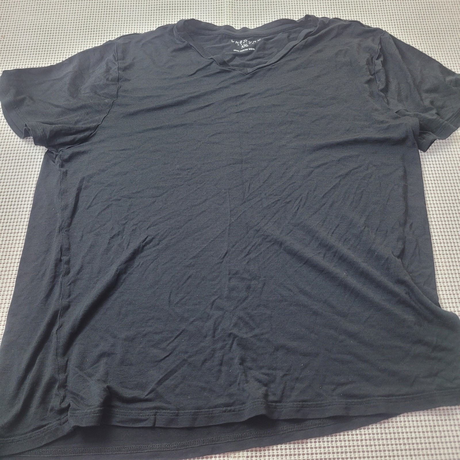 Unbound Merino Mens V-Neck T-Shirt XXL Black 100% Merino Wool Short Sleeve