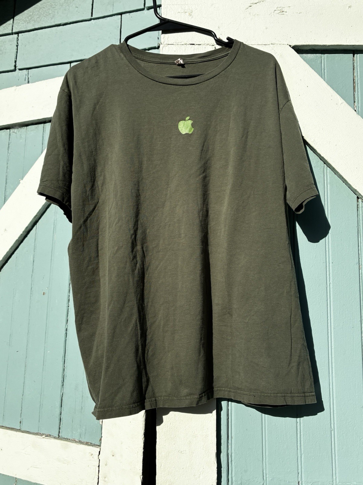 Apple Logo Green Men’s T-Shirt Cotton Knit Crew Neck Short Sleeve Regular Fit XL