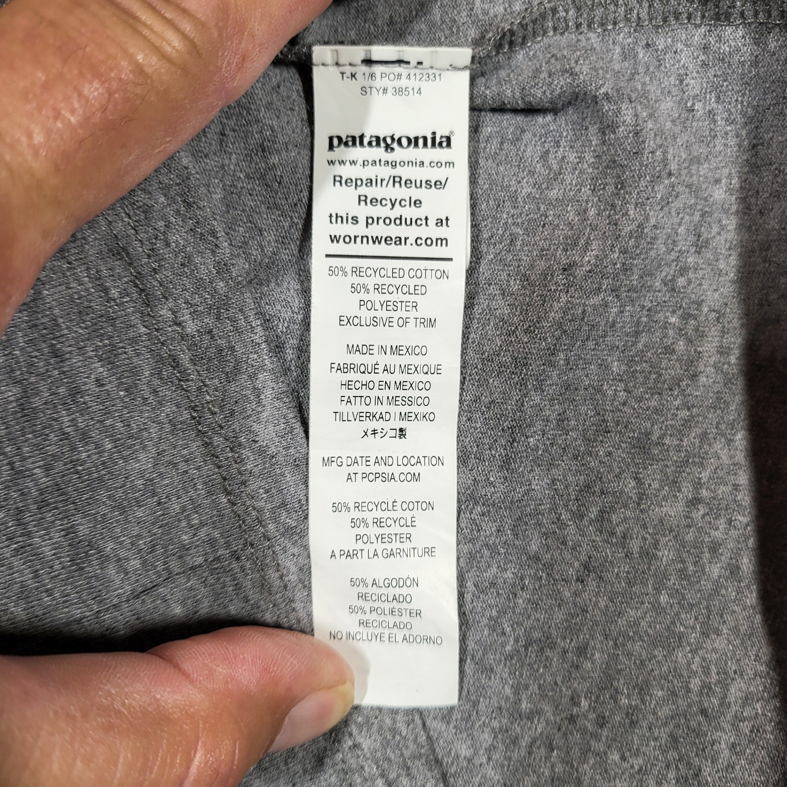 Patagonia Shirt Mens Large Crewneck Gray Long Sleeve Cotton Blend Tee P6 Logo gallery