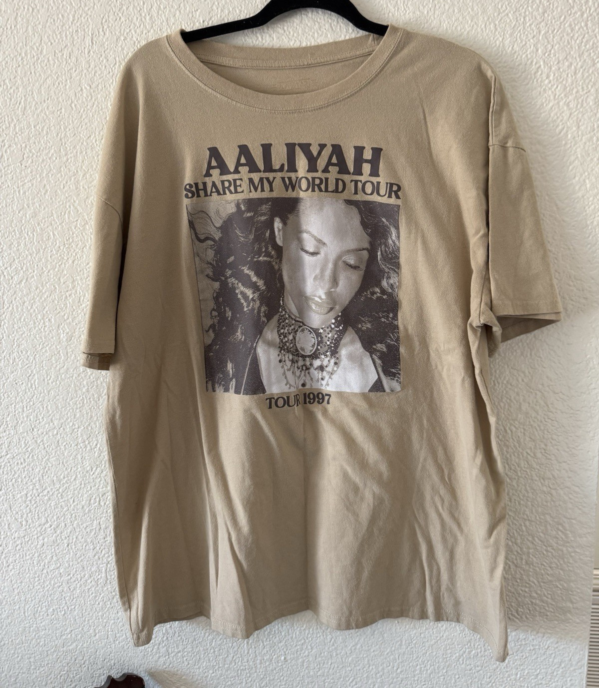Aaliyah Share My World Tour 1997 Double-Sided Beige Graphic T-Shirt XL