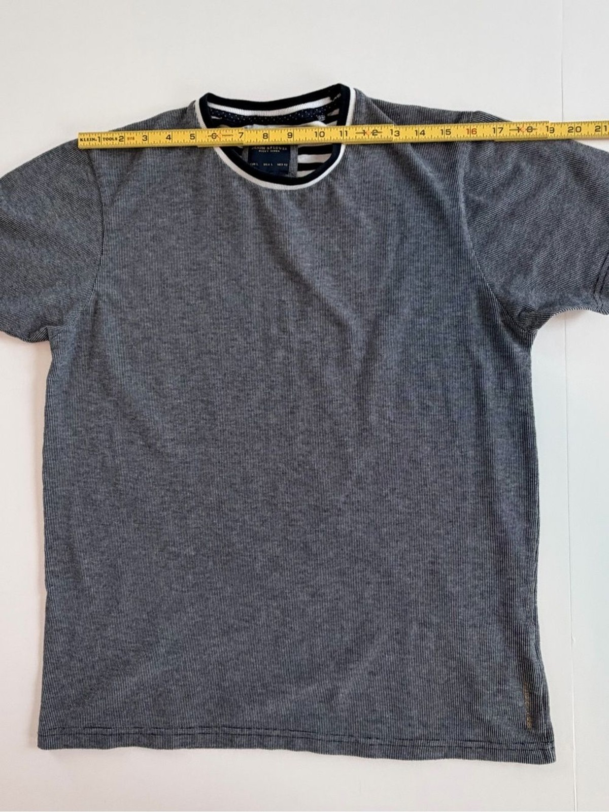 Denim & Flower Men's Charcoal Grey Short-Sleeve Crewneck Tee-Large gallery