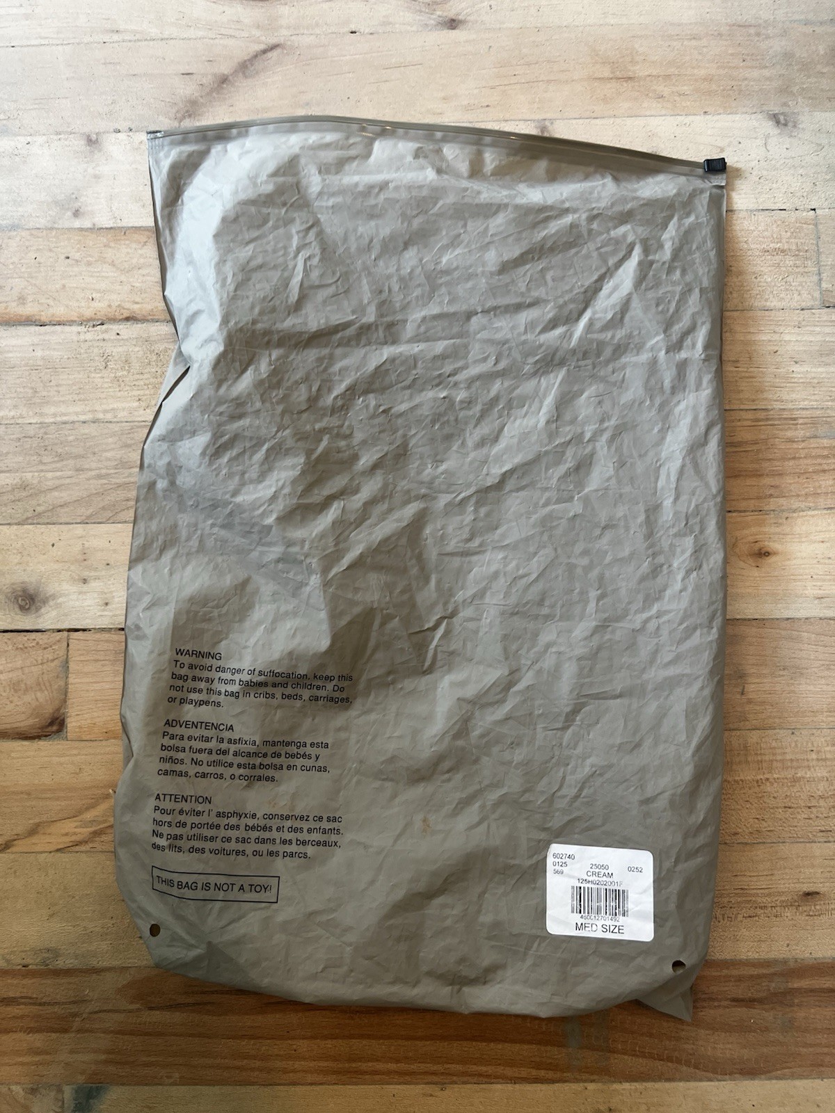 MENS FEAR OF GOD ESSENTIALS TEE CREAM MED SIZE gallery