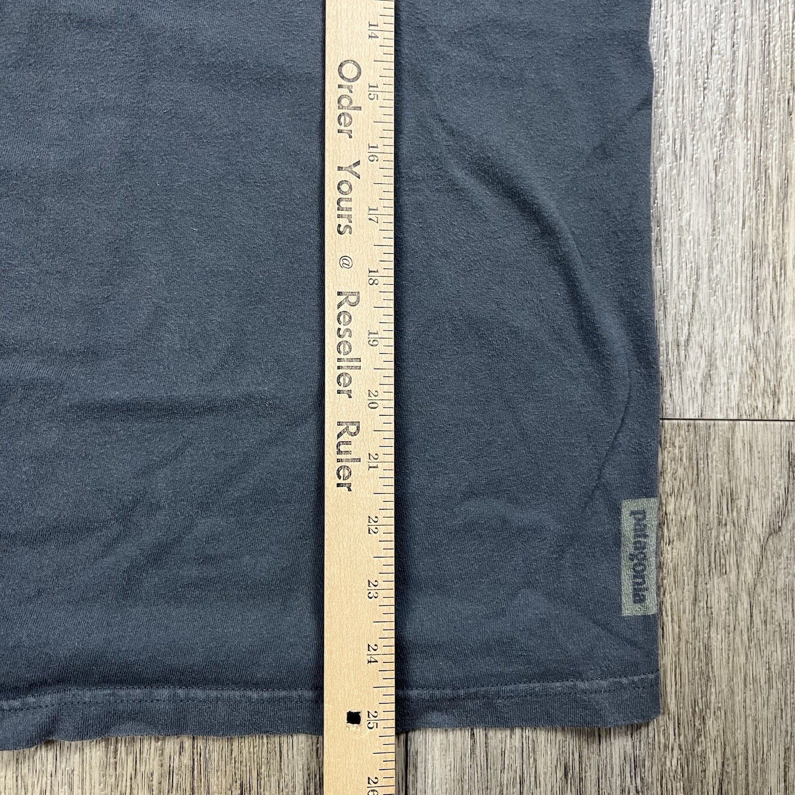 Patgonia Live Simply Short Sleeve Fishing Surfboard T Shirt Men's Small Gray gallery