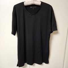 7DIAMONDS mens Black V Neck Core T Shirt Sz M Performance Gorpcore Goth
