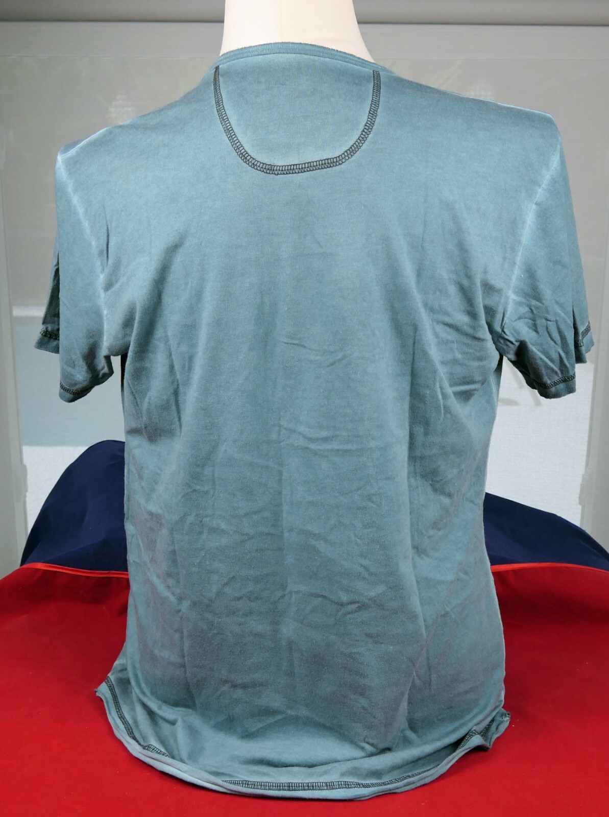 Size L - MARC ECKO V-NECK T-SHIRT TEAL w BLACK and SILVER GEOMETRIC DESIGN gallery
