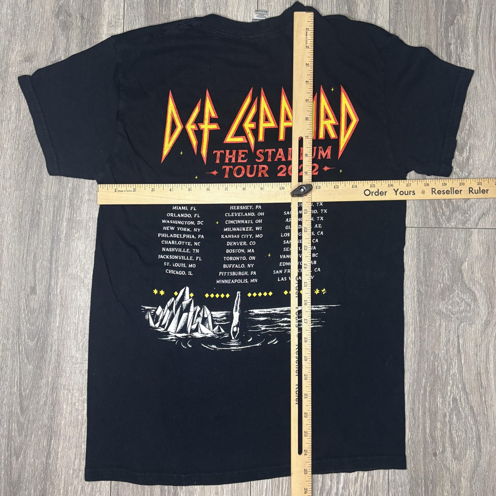 Def Leppard Shirt Mens Small Black Diamond Star Halos Tour 2022 Graphic Concert gallery
