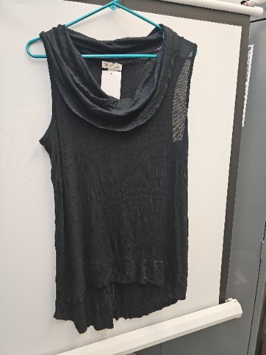 r2d apparel Size  Large   Blouse Fold Down Neck Sleeveless R2D1