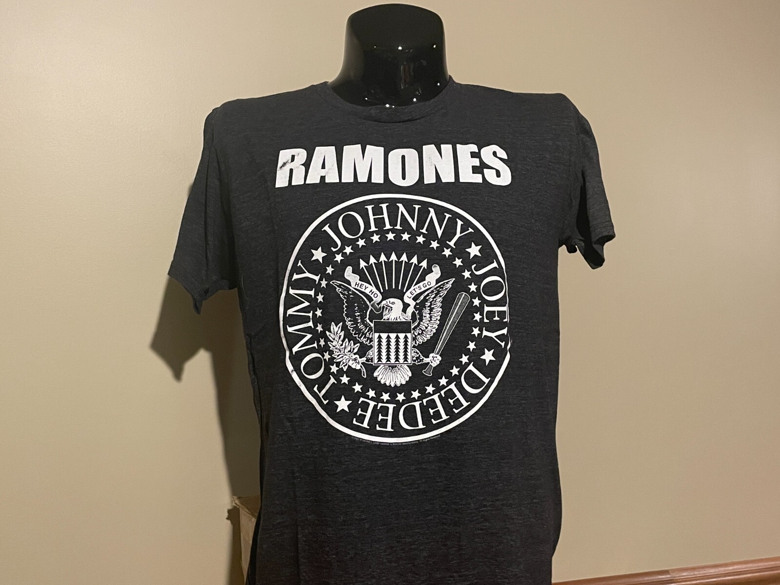 RAMONES Y2K official 1-2-3-4 logo emblem tour shirt L classic design Eagle 2007 gallery