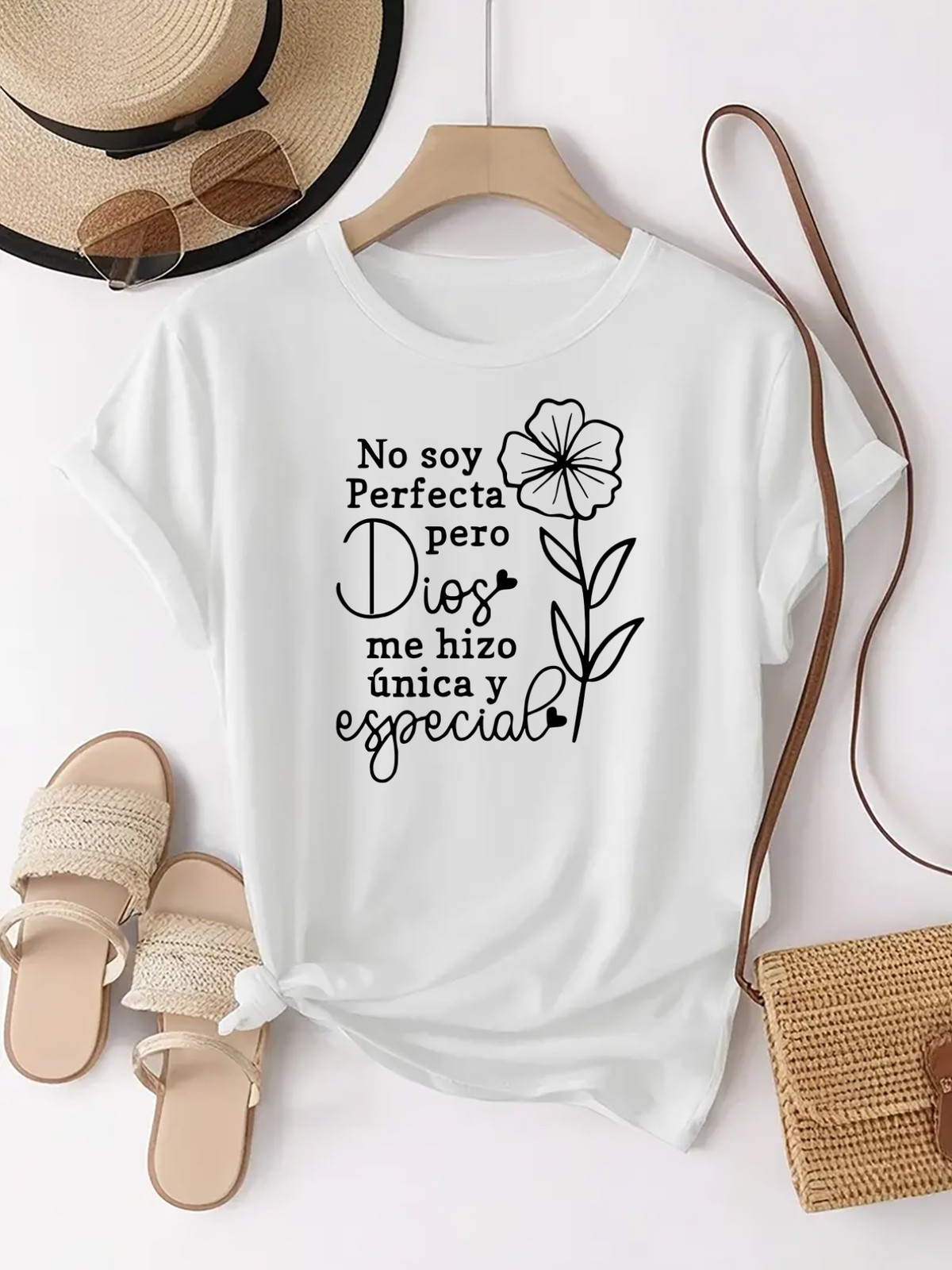 The Print Pattern on The Pink T-Shirt Includes The Text No Soy Perfecta Pero D gallery