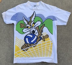 vintage Wile E Coyote t-shirt front back graphics single stitch 1990s 90s size S