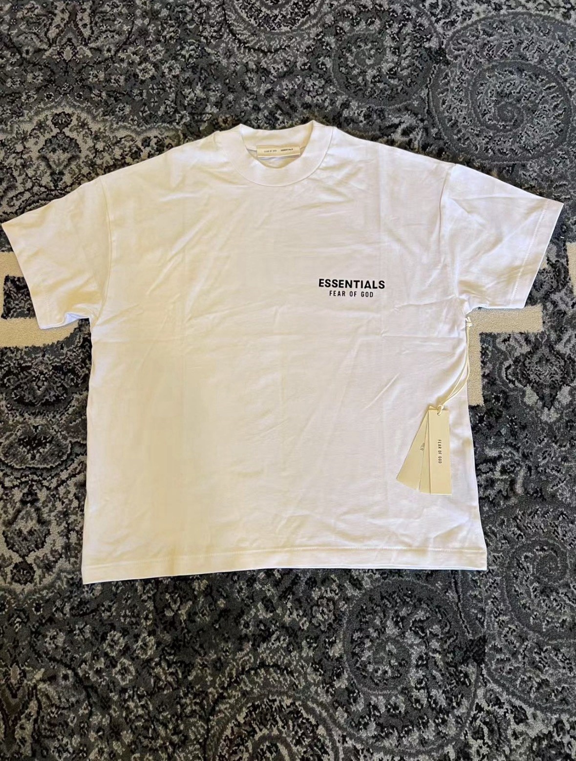 Fear Of God Essentials Bright White Tee Brand New Size XS gallery