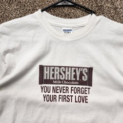 Gildan Hershey’s Milk Chocolate First Love Graphic T-Shirt Mens Medium White