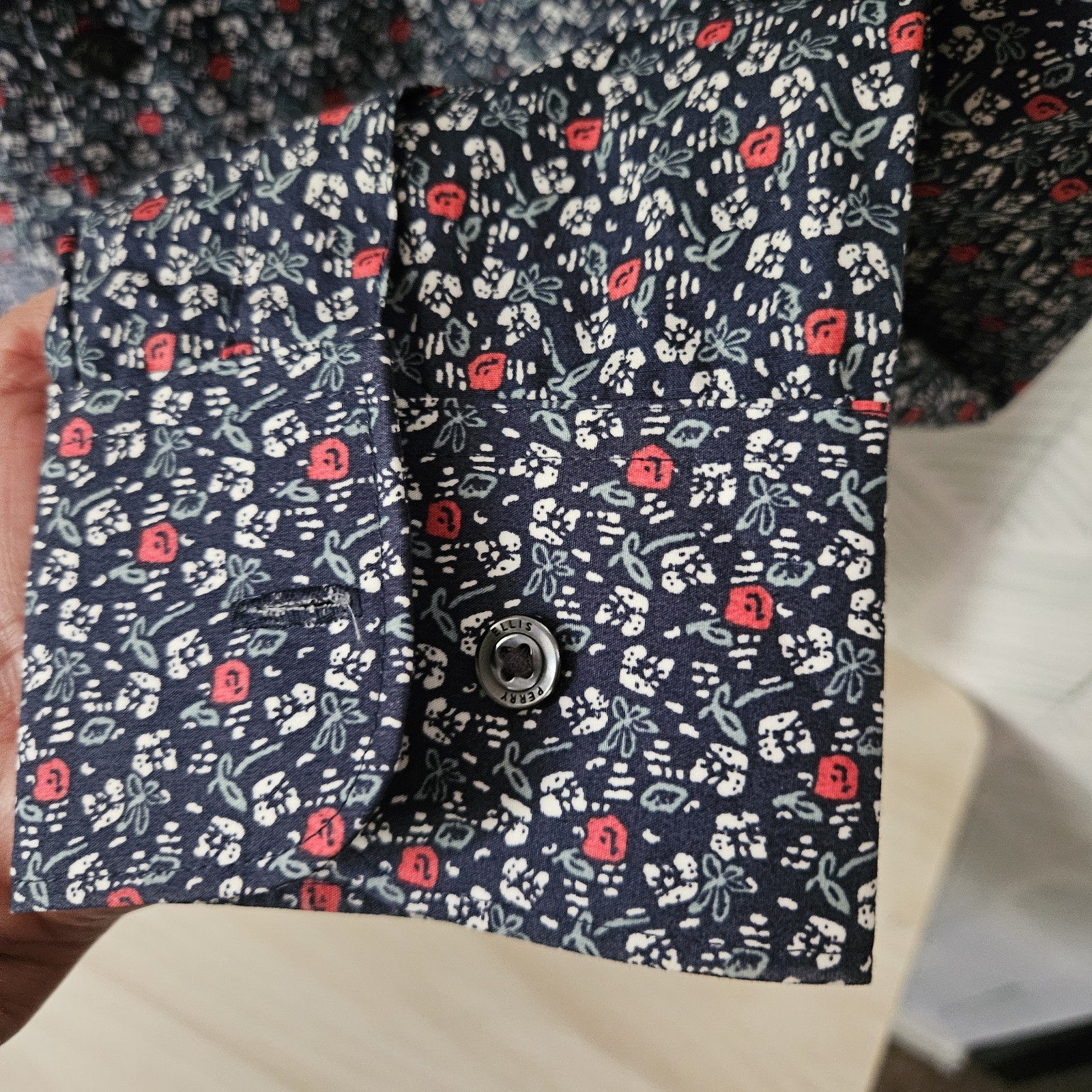Perry Ellis Men's SMALL Buttom Up Shirt Long Sleeve Navy/Flowers 100% Cotton gallery