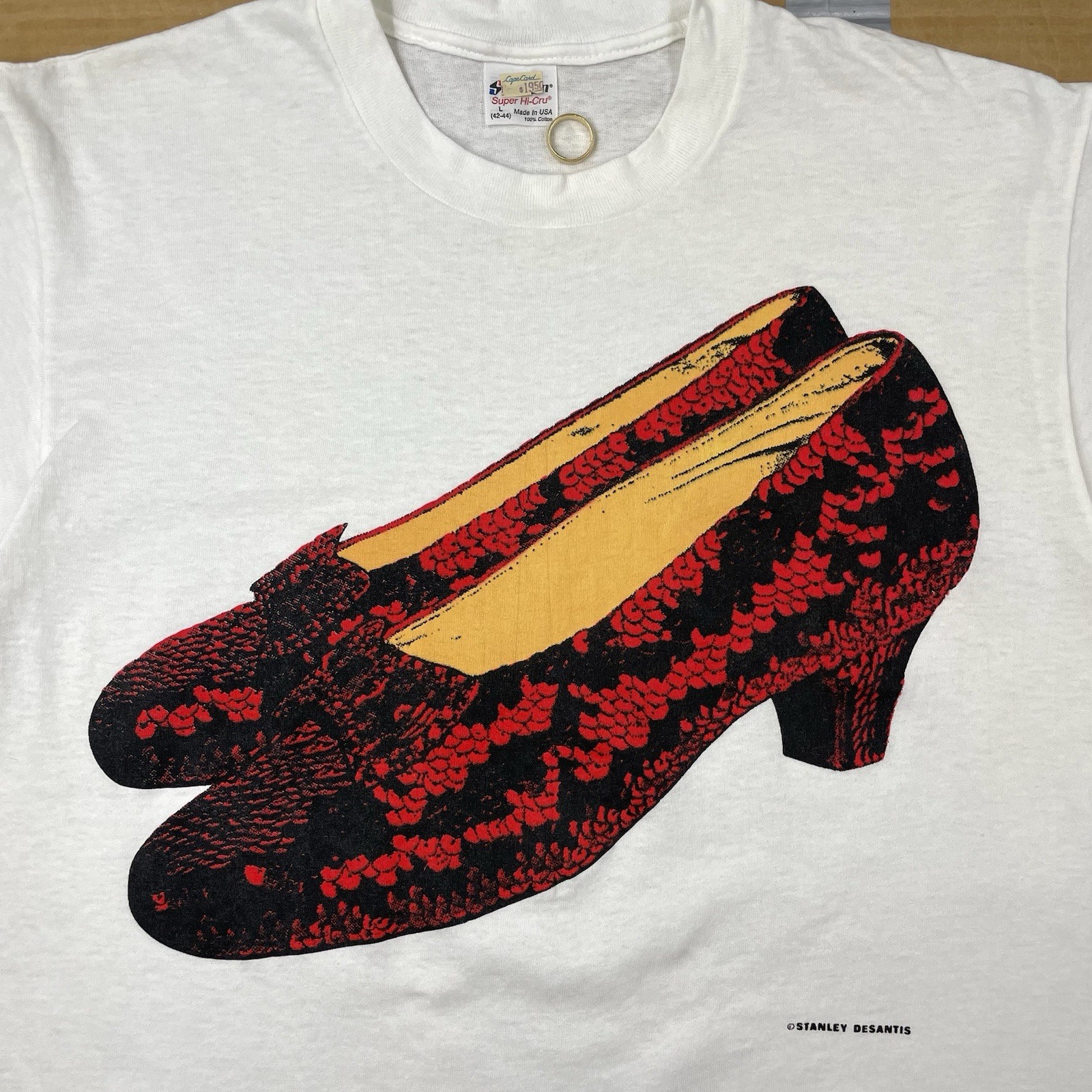 VTG 80s Wizard of Oz 20.5” x 29” Ruby Slippers / Stanley DeSantis T Shirt