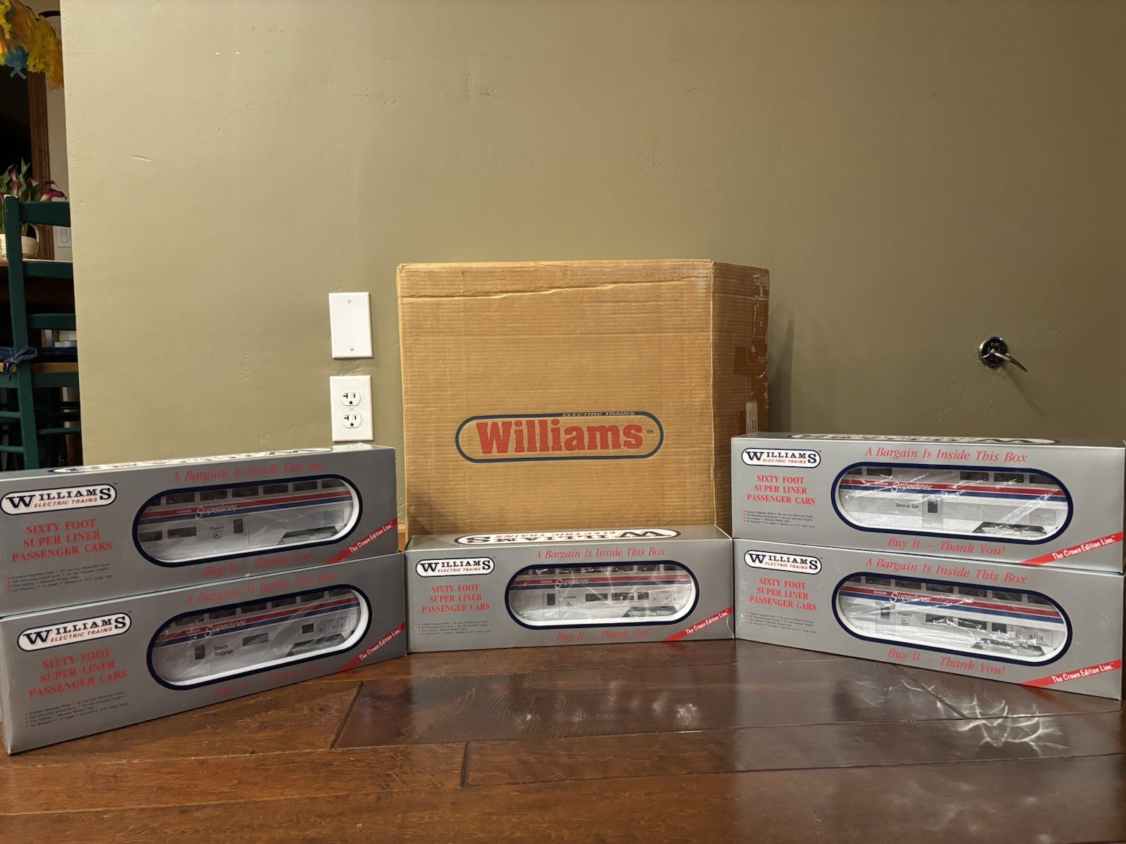 Williams 5-Car SL60 Amtrak Superliner Passenger Car Set With Shipper C-8 P-6 O-5