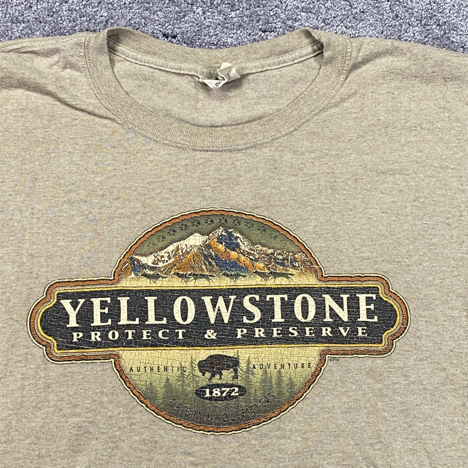 Yellowstone Park Shirt Mens Small Beige Eco Mountain Graphic Tee Bison Wolf Y2K gallery