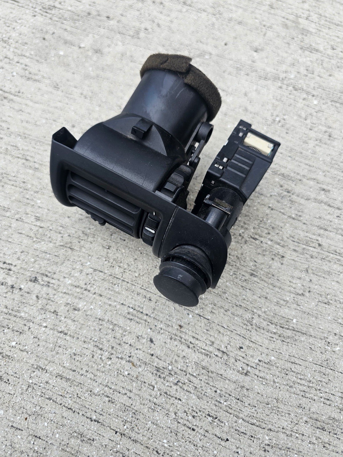 1996-2002 BMW Z3 Driver Side Ac Vent With Headlight Switch Controls Assembly