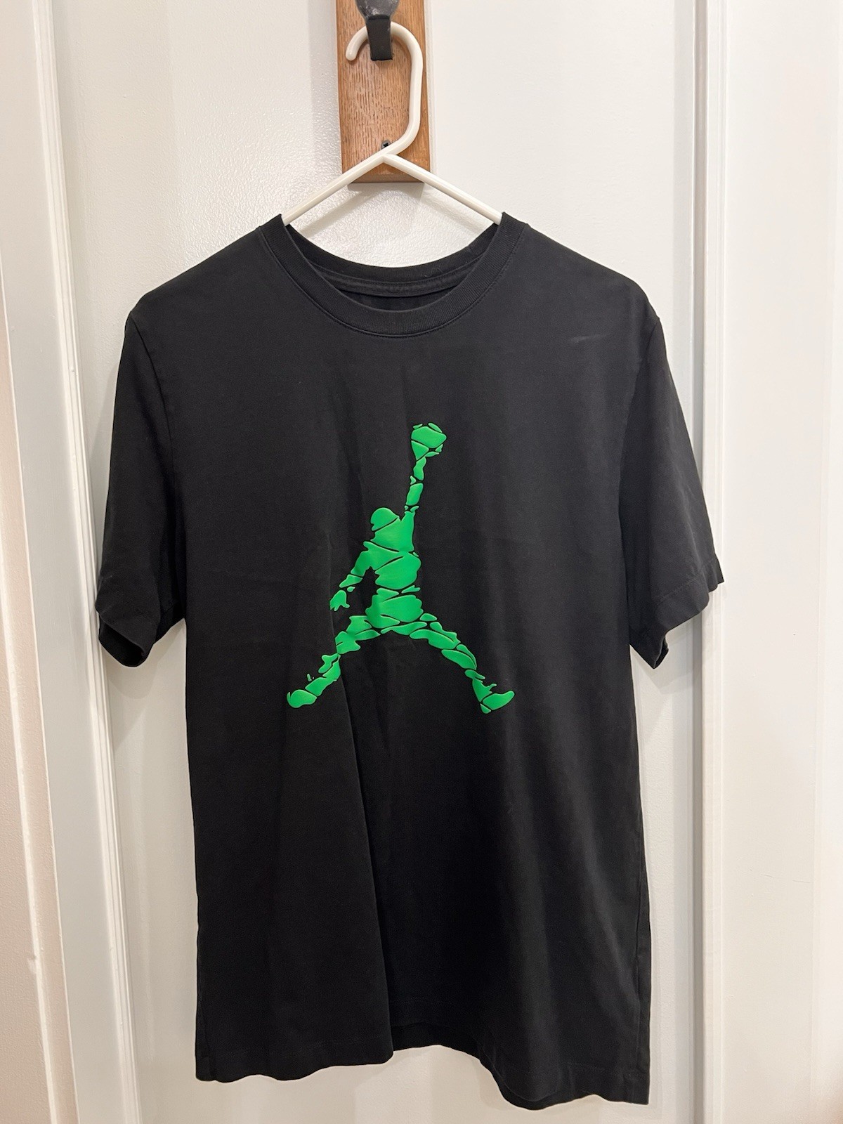 Nike Air Jordan Jumpman Logo Tee Mens T-Shirt Black Green Size M Sportswear Top gallery