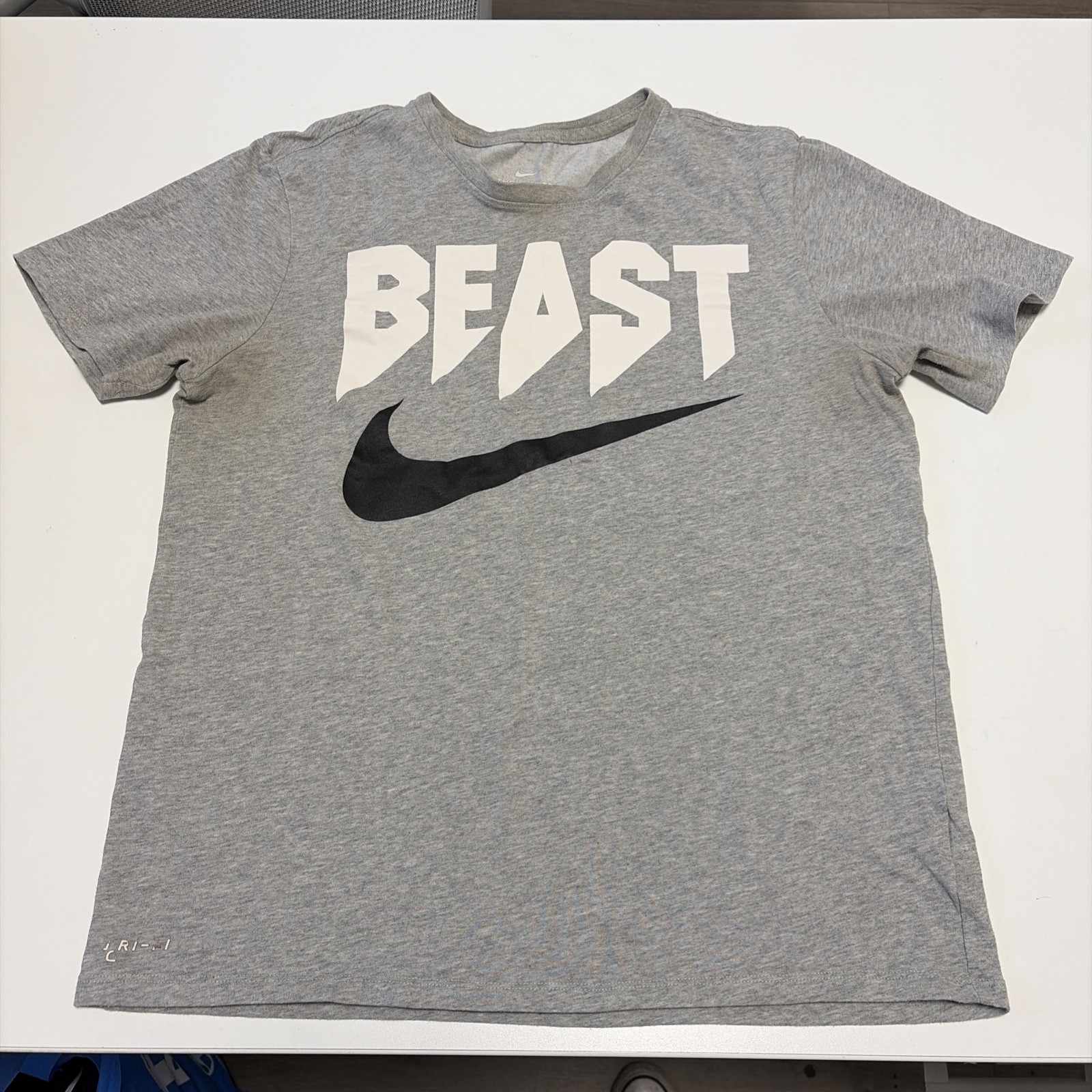 Nike Beast Logo Men's T-Shirt Size M R0209 gallery