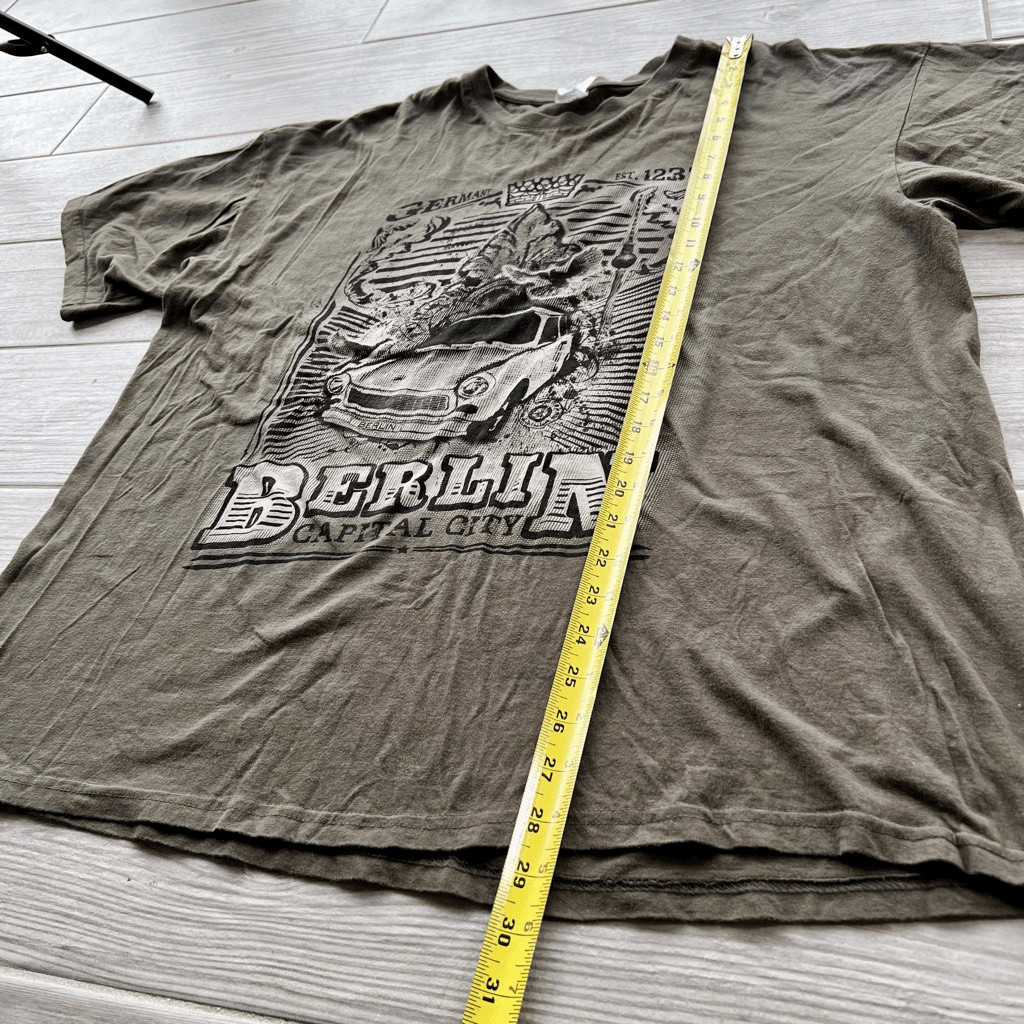 B&C Collection Mens Olive Berlin Trabant 601 Graphic Short Sleeve Tee Size XXL gallery