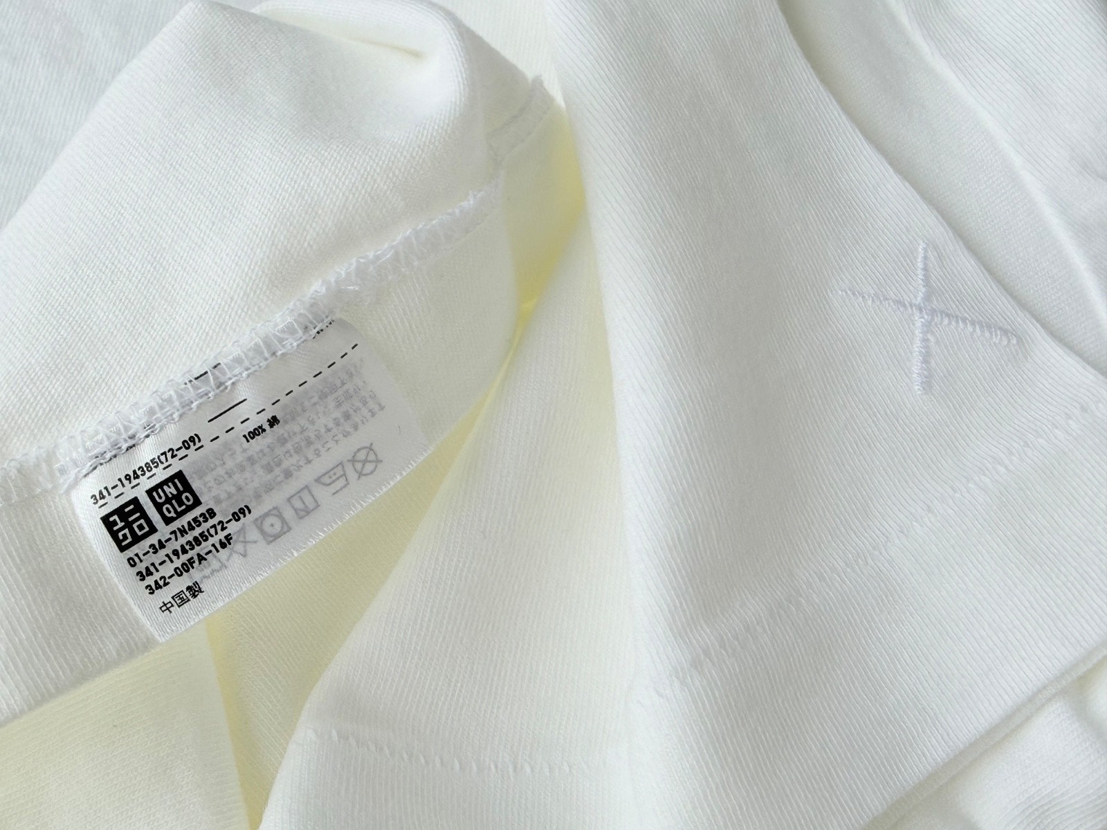 KAWS x PEANUTS Snoopy x UNIQLO NWT T-Shirt Size L White gallery