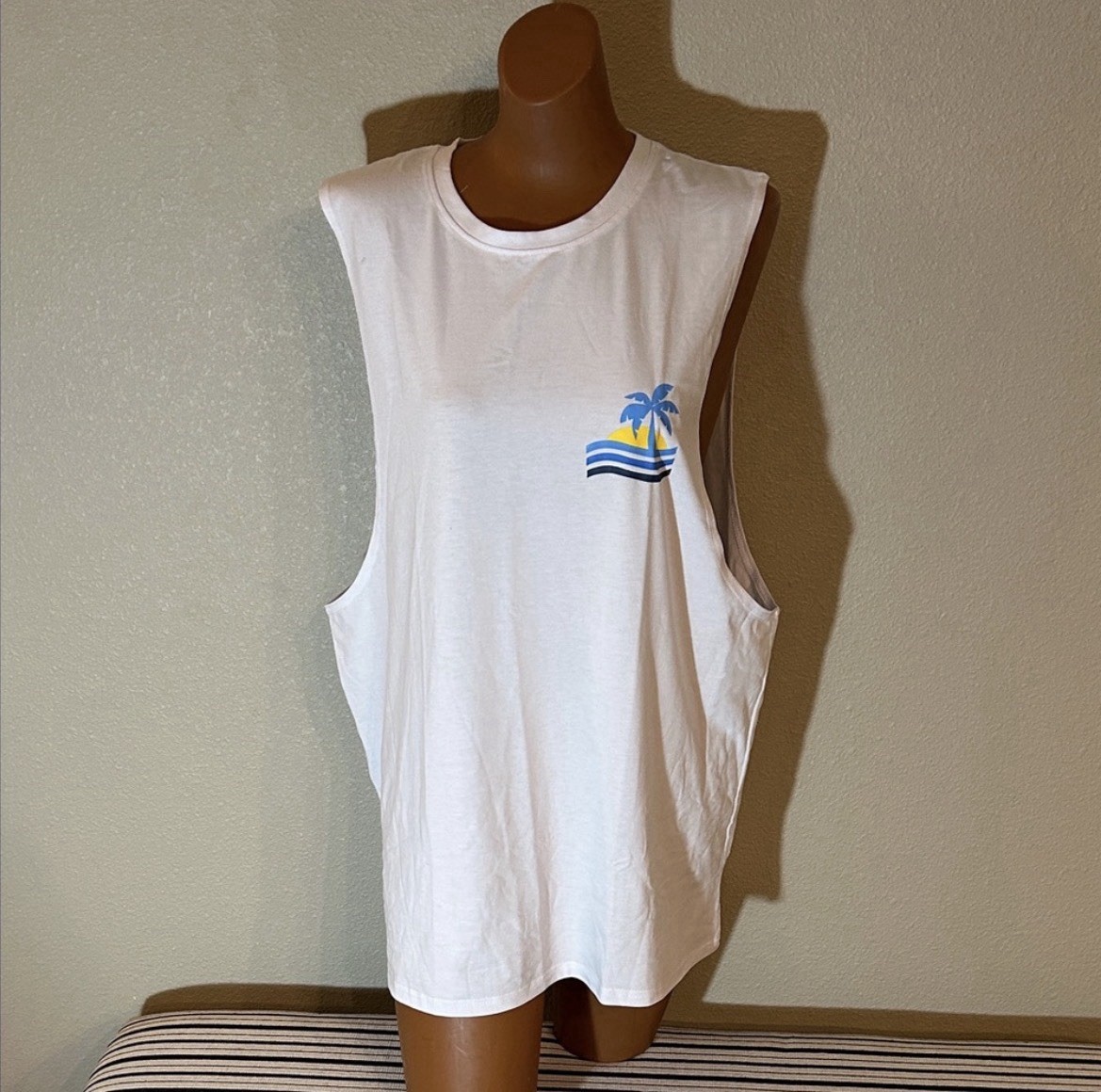 Men's White Beach Graphic Print Crew Neck Sleeveless T-Shirt Size L gallery